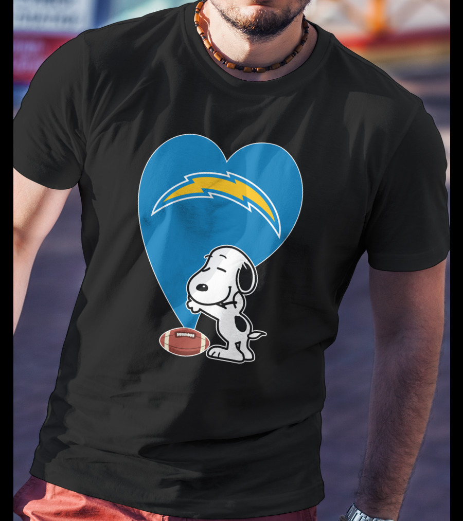 Los Angeles Chargers Snoopy Football Heart Hug T-Shirt