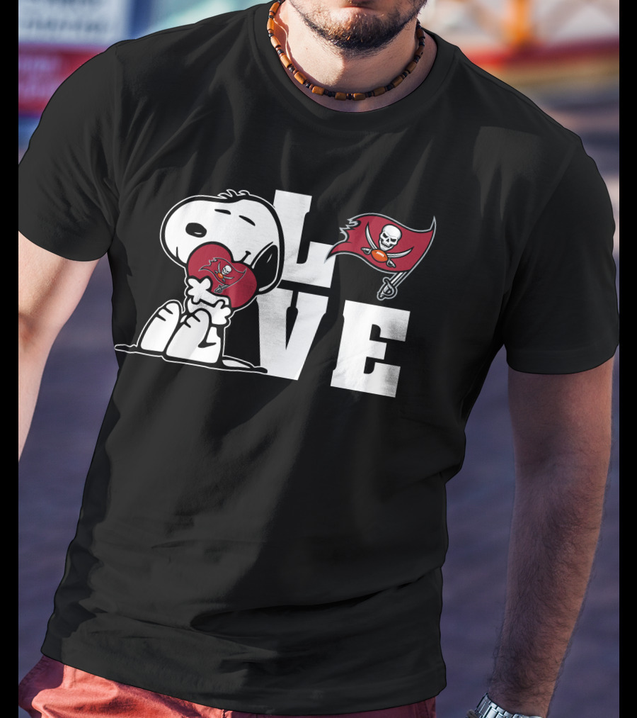 Snoopy Hugging Tampa Bay Buccaneers Heart With Love And Flag T-Shirt
