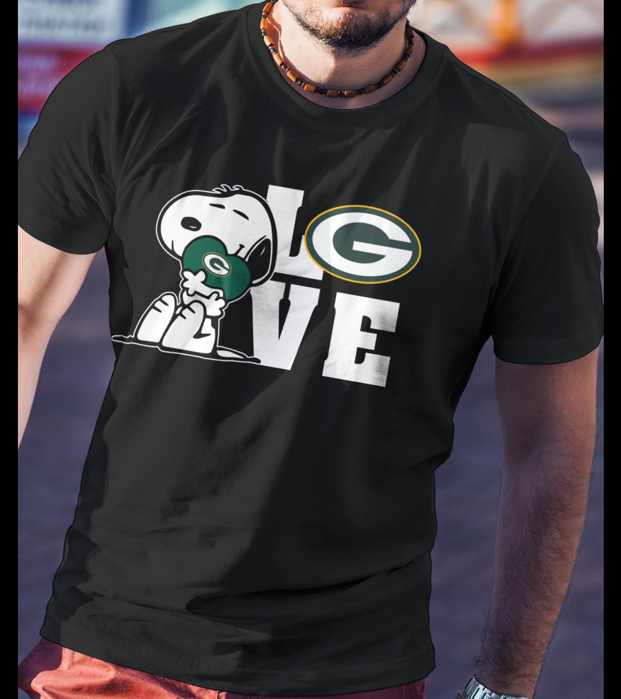 Snoopy Holding Green Bay Packers Football Love T-Shirt