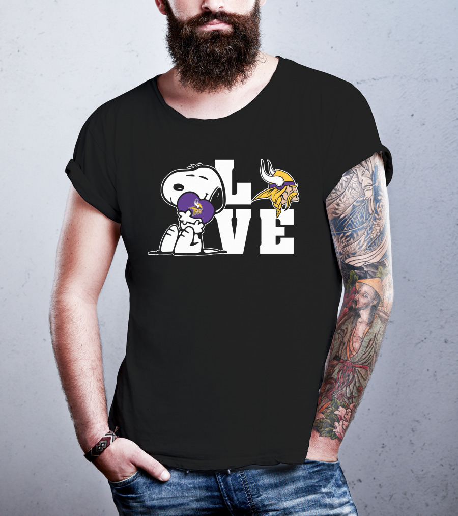 Snoopy Holding Minnesota Vikings Love Heart T-Shirt