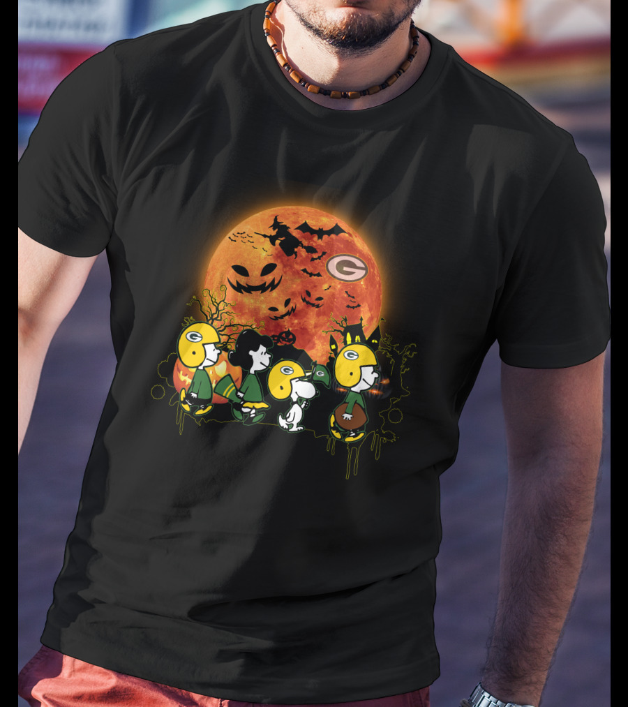 Green Bay Packers Halloween Peanuts Characters Under Full Moon T-Shirt