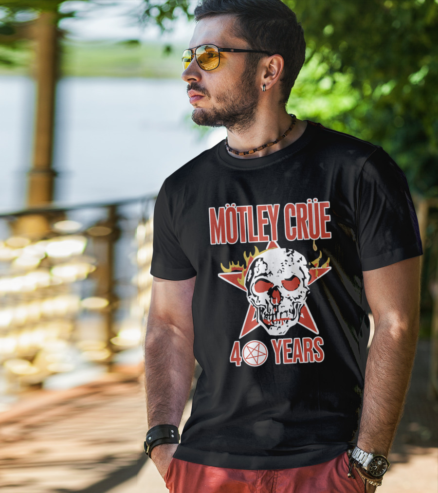 Mötley Crüe 40 Years Skull Flames Star Pentagram T-Shirt