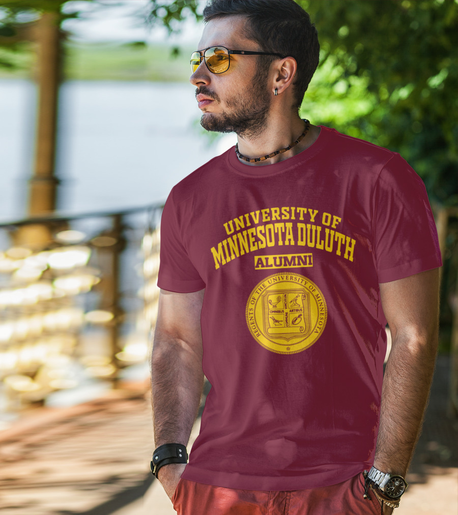 University Of Minnesota Duluth Alumni Regents Omnibus Artibus T-Shirt