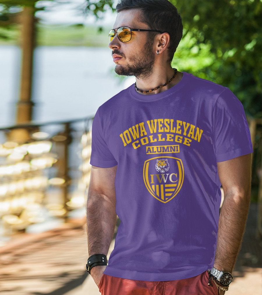 Iowa Wesleyan College Alumni IWC Tiger Crest T-Shirt