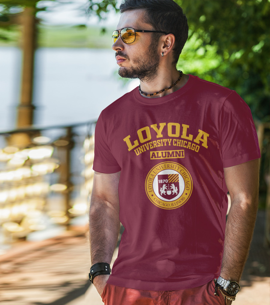 LOYOLA UNIVERSITY CHICAGO ALUMNI 1870 CHICAGO ILLINOIS T-Shirt
