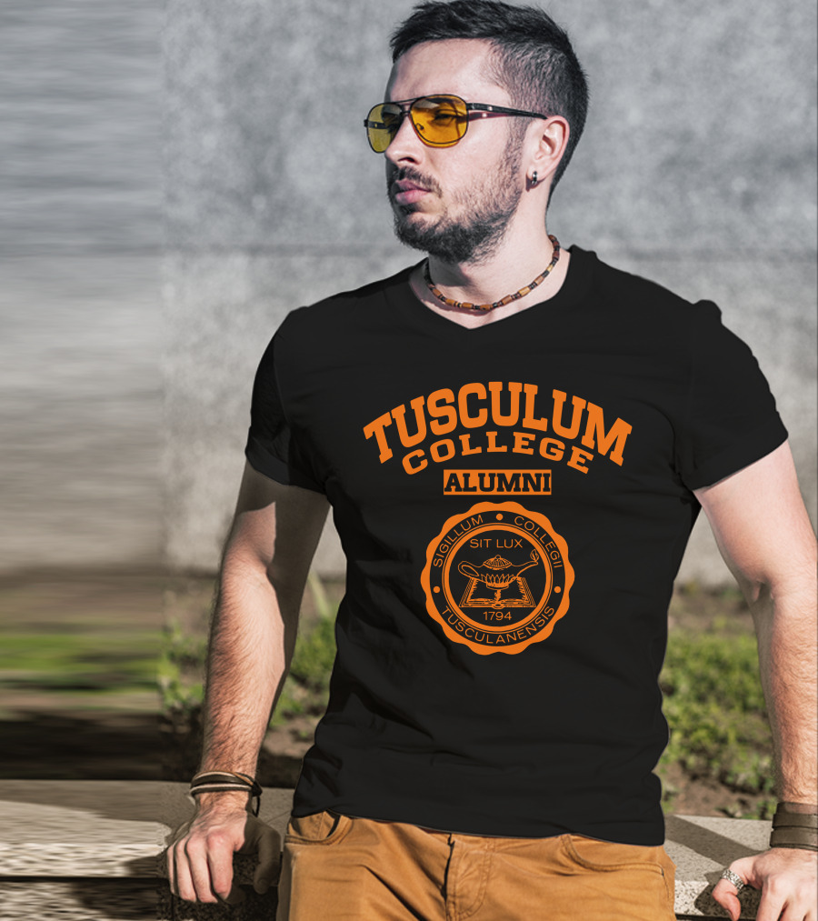 Tusculum College Alumni Sigillum Collegii Tusculanensis 1794 Sit Lux T-Shirt