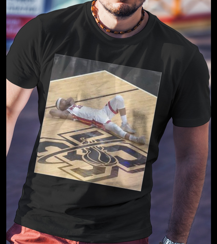 Court Culture Himmy Moments Heat Basketball Player Relaxing Iconic Court Pose T-Shirt