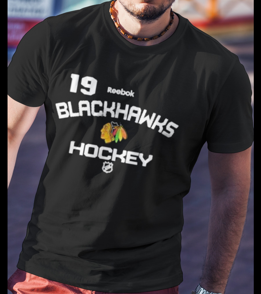 19 Reebok Blackhawks Hockey NHL T-Shirt