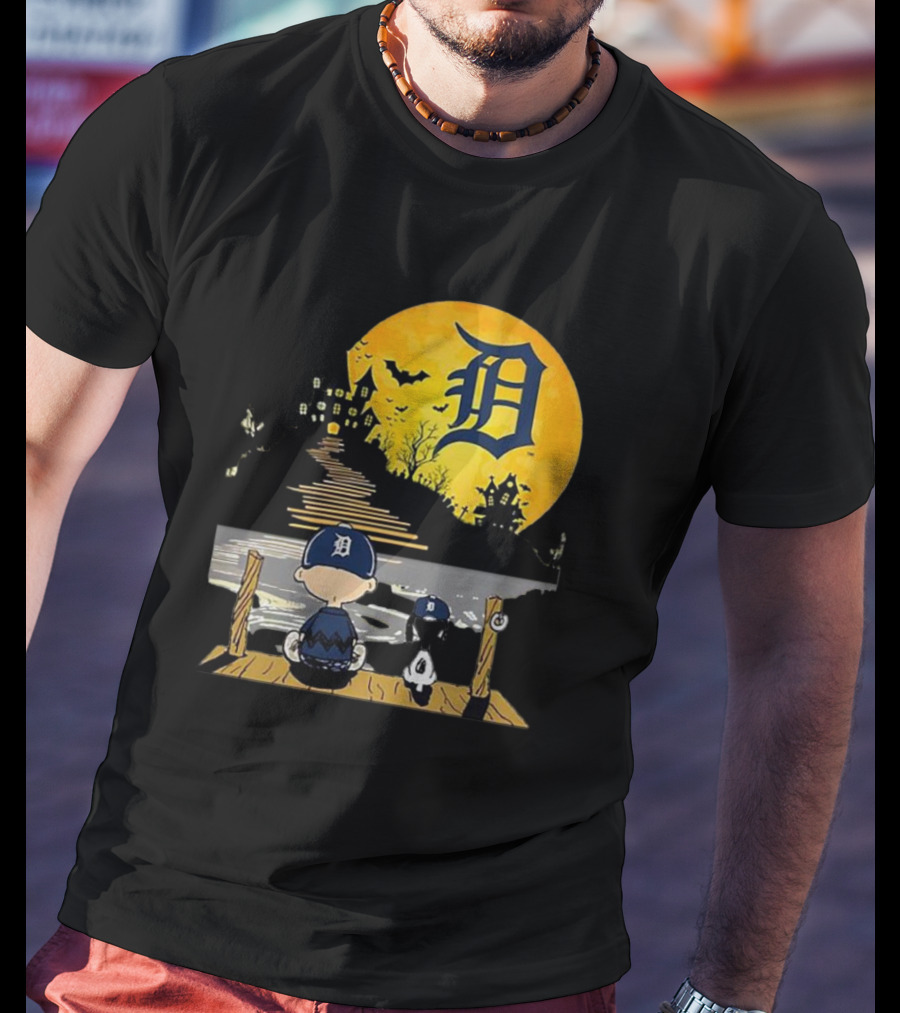 Snoopy Charlie Brown Detroit Tigers Halloween Moon Scene T-Shirt
