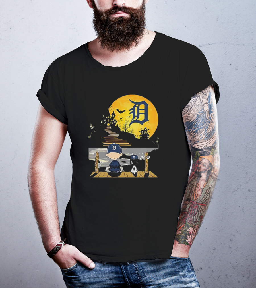 Snoopy Charlie Brown Detroit Tigers Halloween Moon Scene T-Shirt