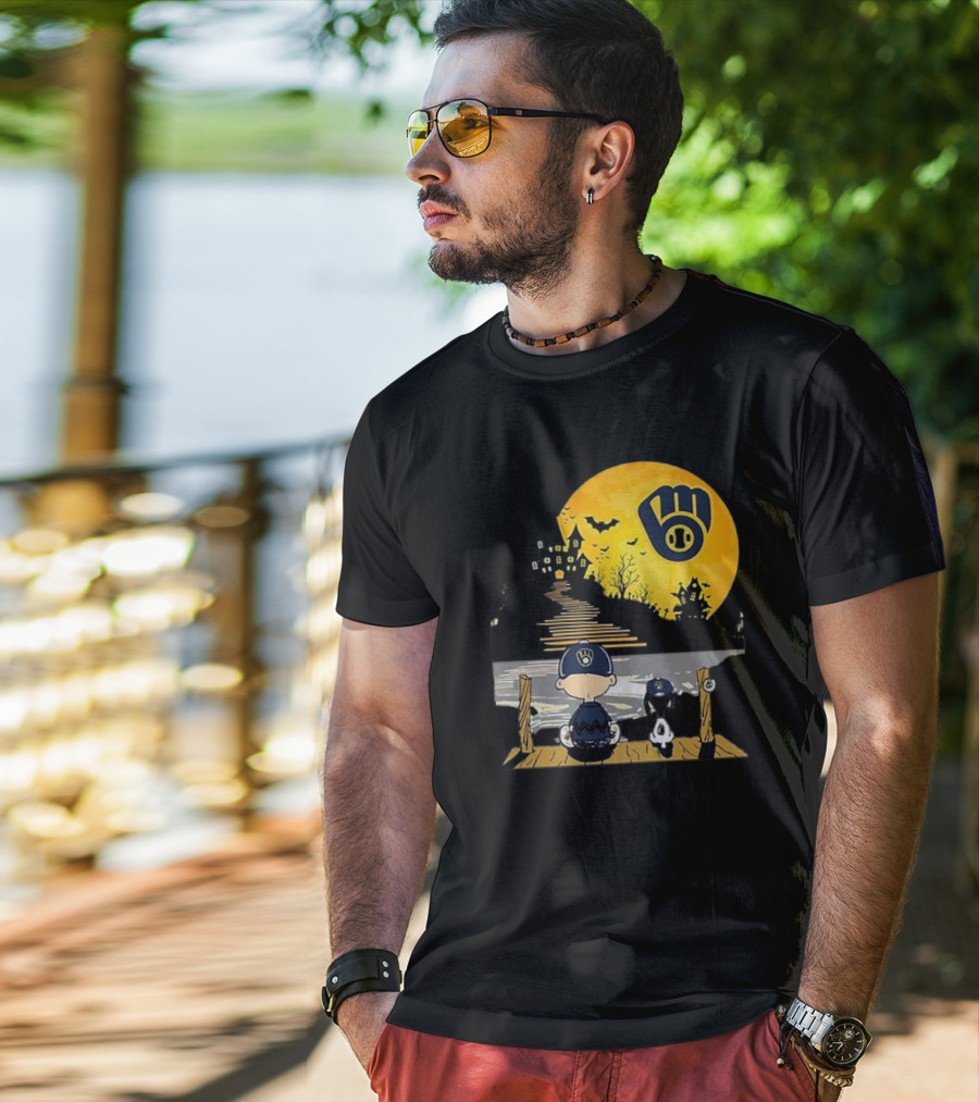 Snoopy Charlie Brown Under Moon Milwaukee Brewers Halloween Mansion Bats T-Shirt