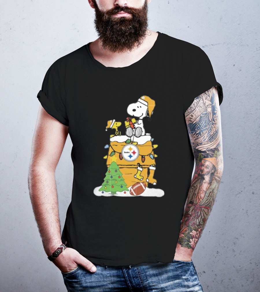 Snoopy And Pittsburgh Steelers Christmas Chimney Scene With Woodstock And Holiday Decorations T-Shirt