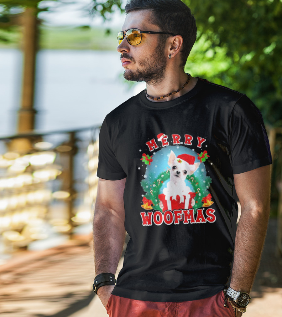 Chihuahua Merry Woofmas Santa Hat Wreath And Gift Box T-Shirt