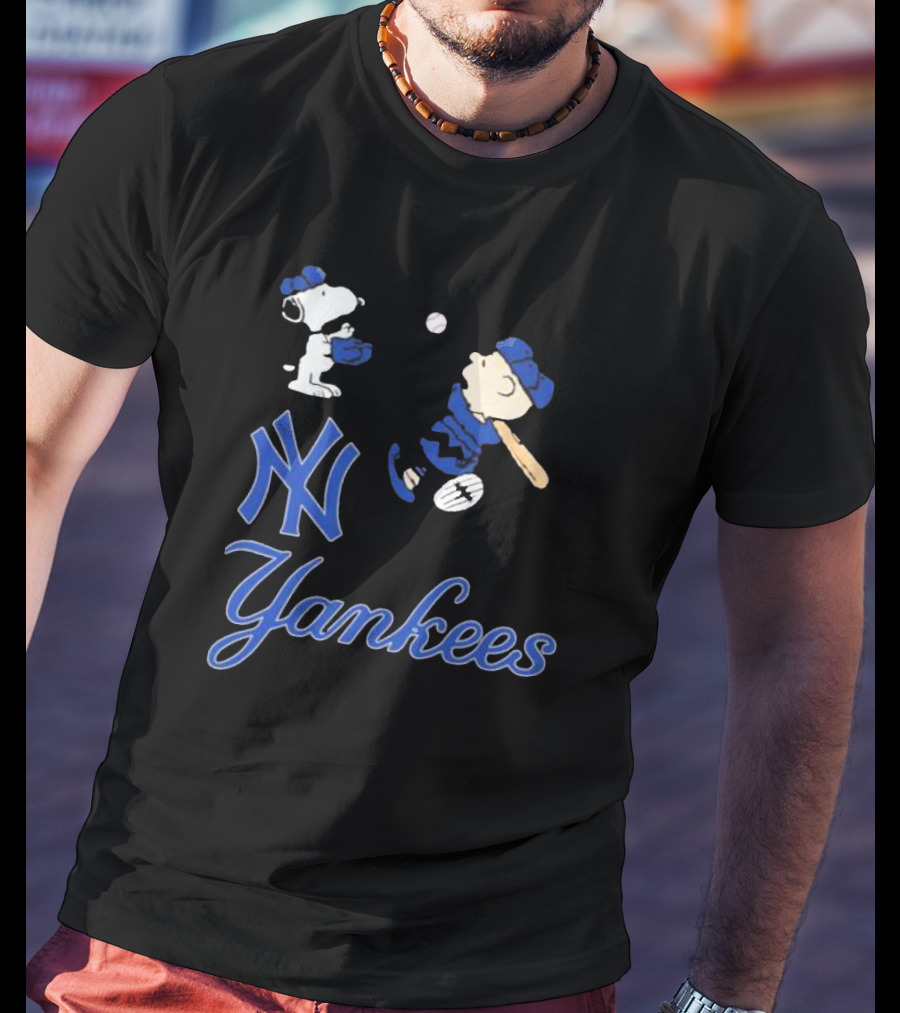 Snoopy And Charlie Brown Baseball With New York Yankees Yankees T-Shirt