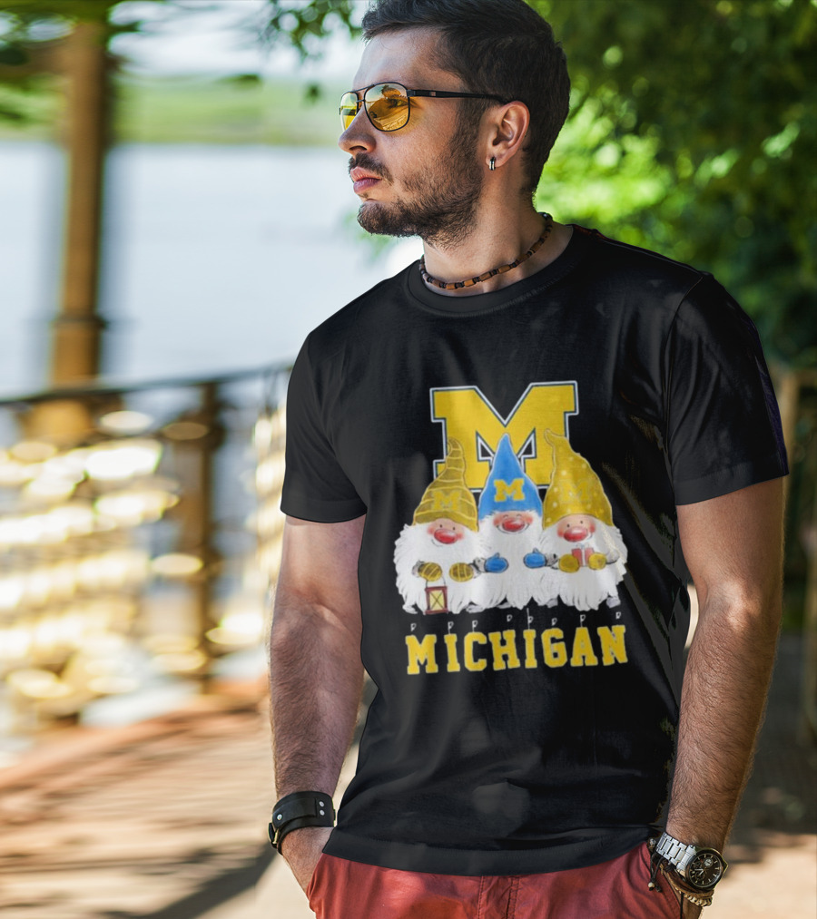 Michigan Wolverines Gnomes Merry Christmas T-Shirt