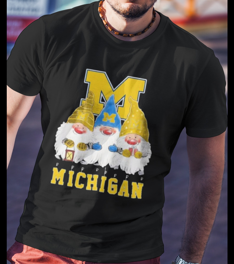 Michigan Wolverines Gnomes Merry Christmas T-Shirt