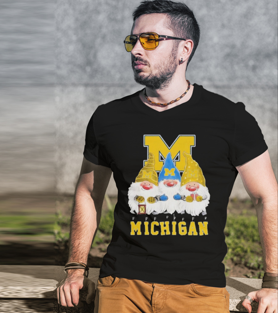 Michigan Wolverines Gnomes Merry Christmas T-Shirt