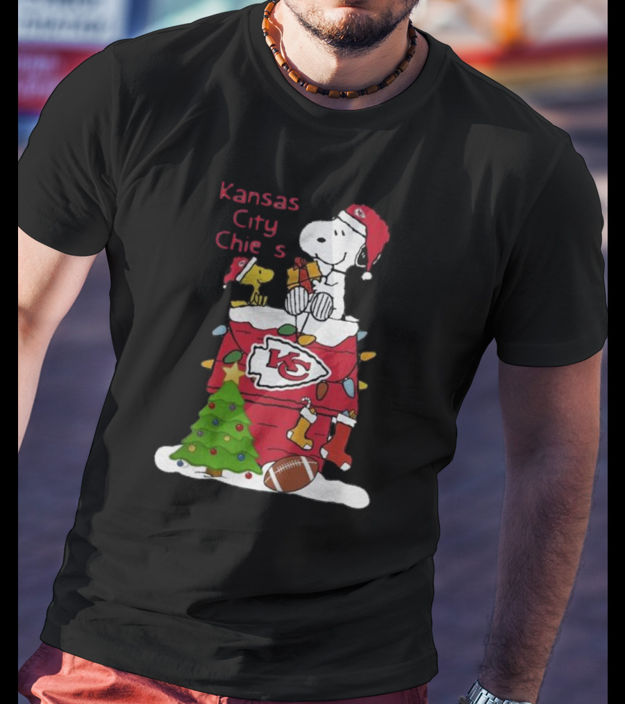 Kansas City Chiefs Christmas Snoopy And Woodstock Santa Scene T-Shirt