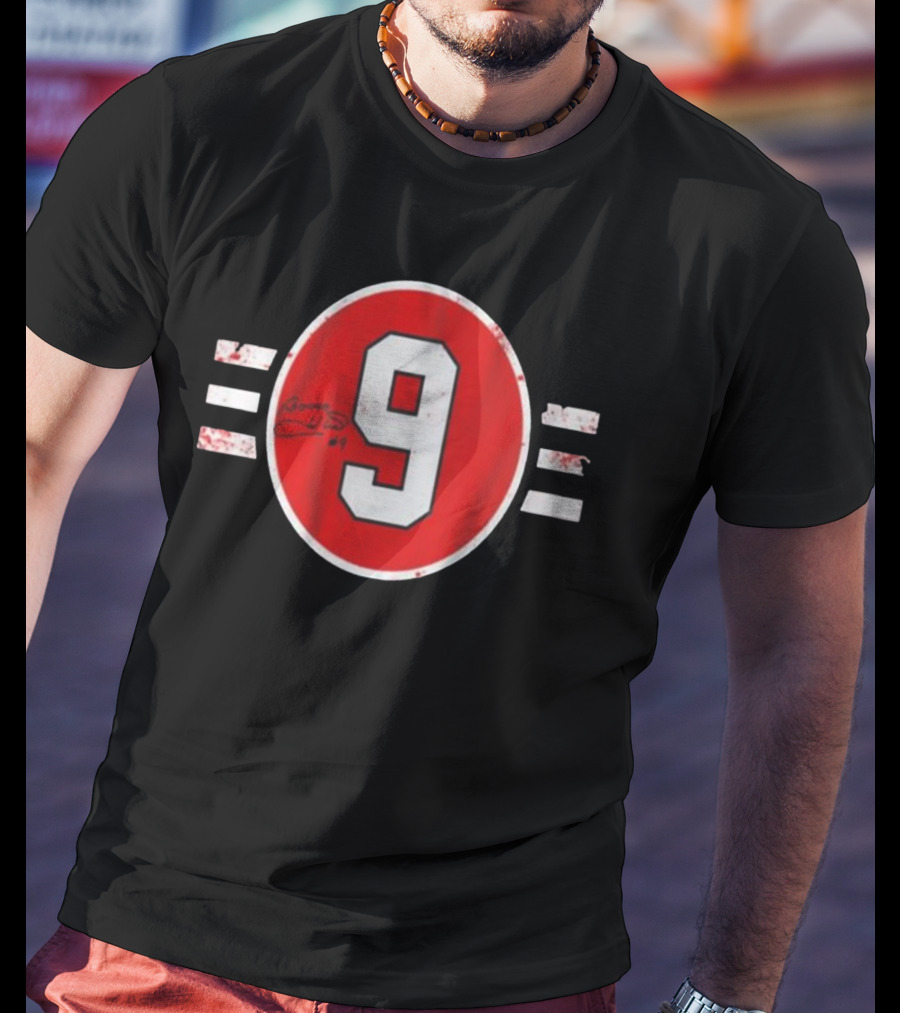 Chicago Blackhawks Bobby Hull Signed Number 9 T-Shirt