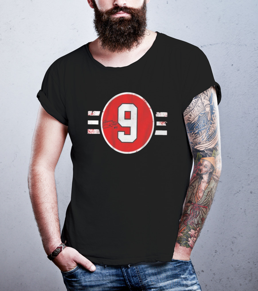 Chicago Blackhawks Bobby Hull Signed Number 9 T-Shirt