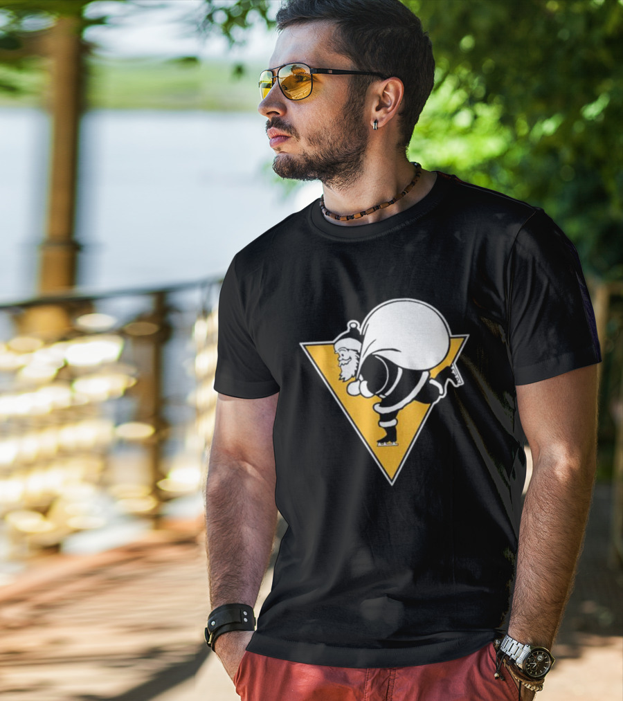 Pittsburgh Penguins Santa Skates Christmas Hockey T-Shirt