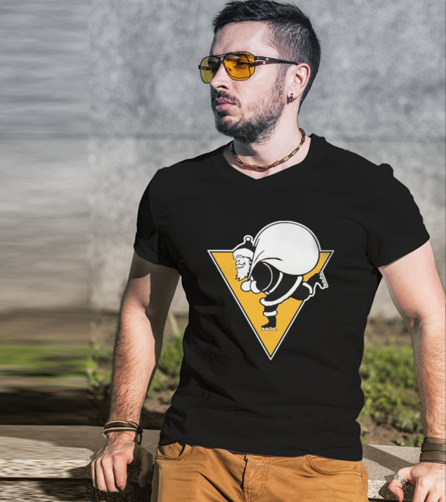 Pittsburgh Penguins Santa Skates Christmas Hockey T-Shirt