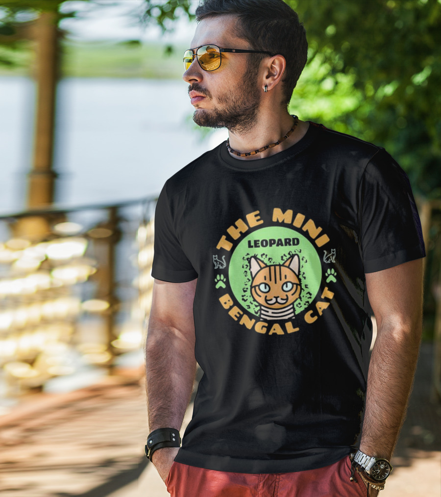 THE MINI LEOPARD BENGAL CAT PAWS AND WHISKERS ICONS T-Shirt