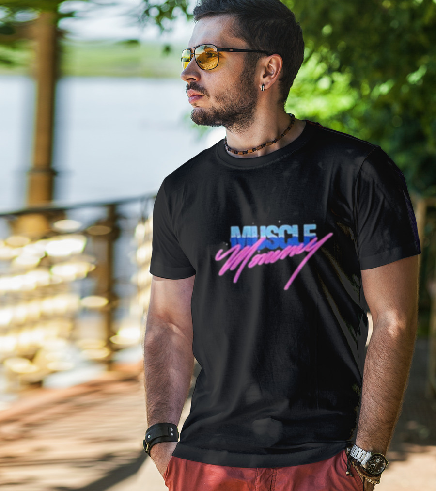 Muscle Mommy Retro Aesthetic 80s Style Vaporwave T-Shirt