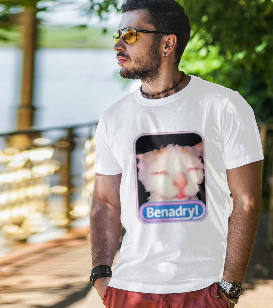 K45ink Benadryl Meme Cat Face Close-Up T-Shirt