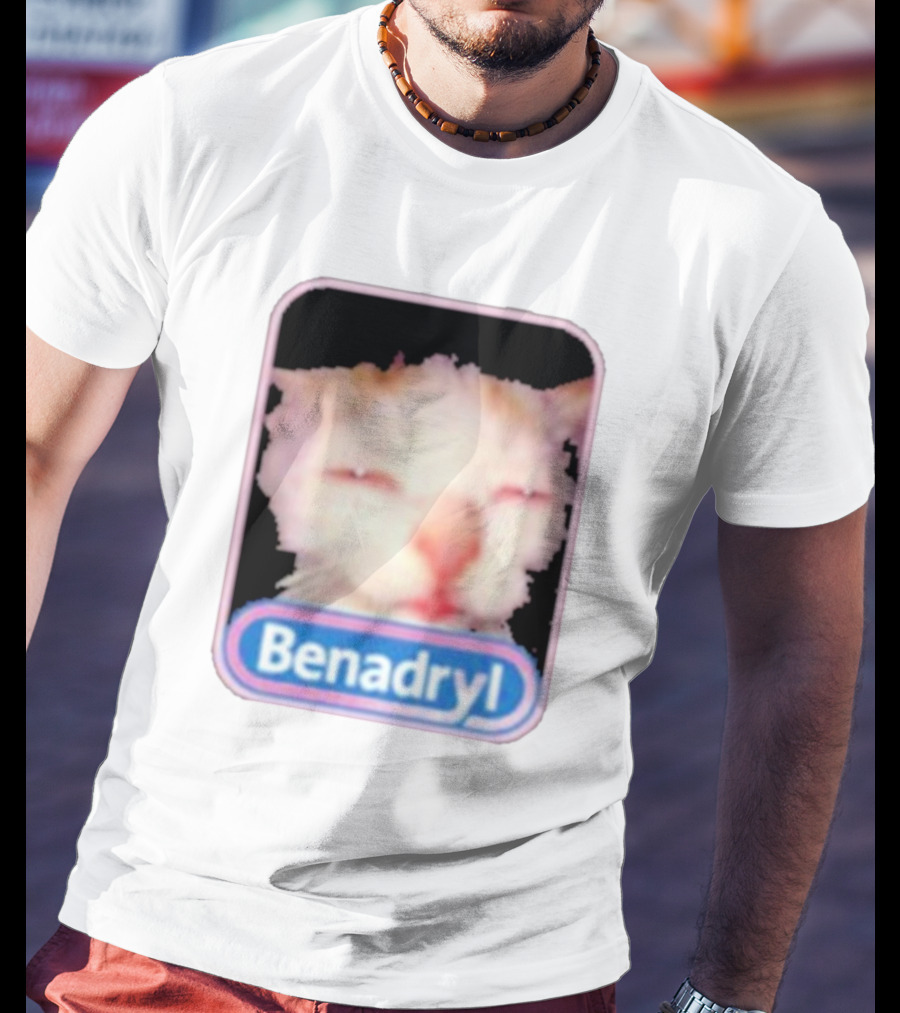 K45ink Benadryl Meme Cat Face Close-Up T-Shirt