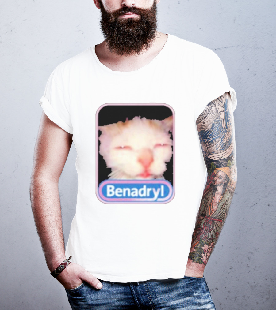 K45ink Benadryl Meme Cat Face Close-Up T-Shirt