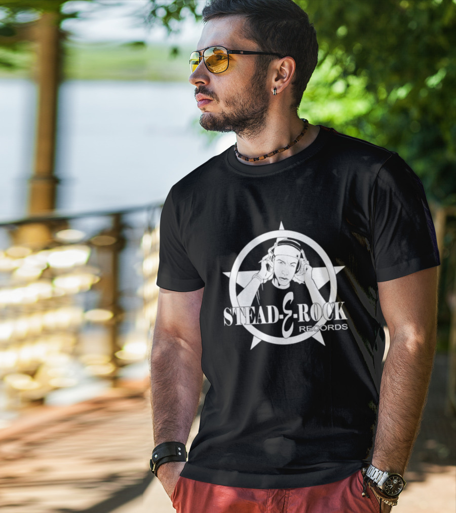 Stead E Rock Records Erockalipse DJ Headphones Star Emblem T-Shirt