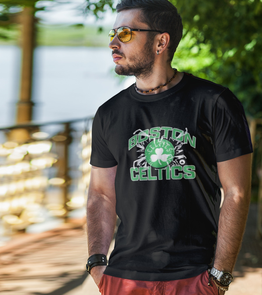 Boston Celtics Fanatics Shattered Logo Burst T-Shirt