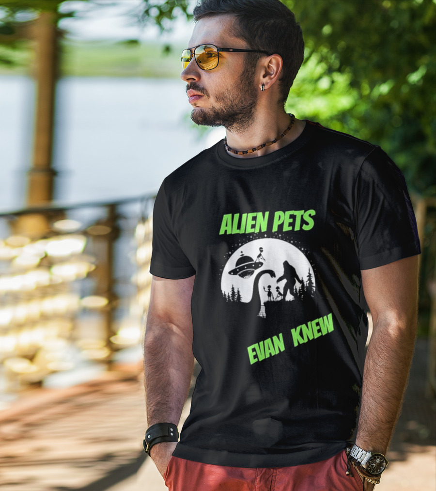 ALIEN PETS EVAN KNEW UFO BIGFOOT AND DINOSAUR SCENE T-Shirt