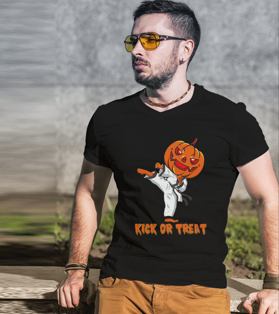Kick Or Treat Taekwondo Pumpkin Halloween T-Shirt