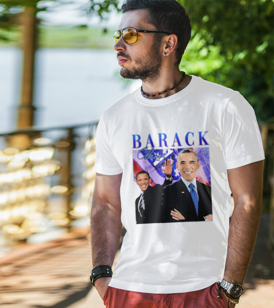 BARACK Obama Smiling Pose With Patriotic Background T-Shirt