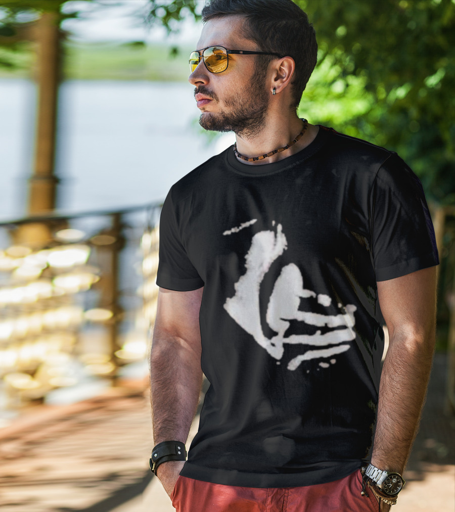 Portal Camila Brasil I Luv It Photo Optical Illusion Black And White Hand Face T-Shirt