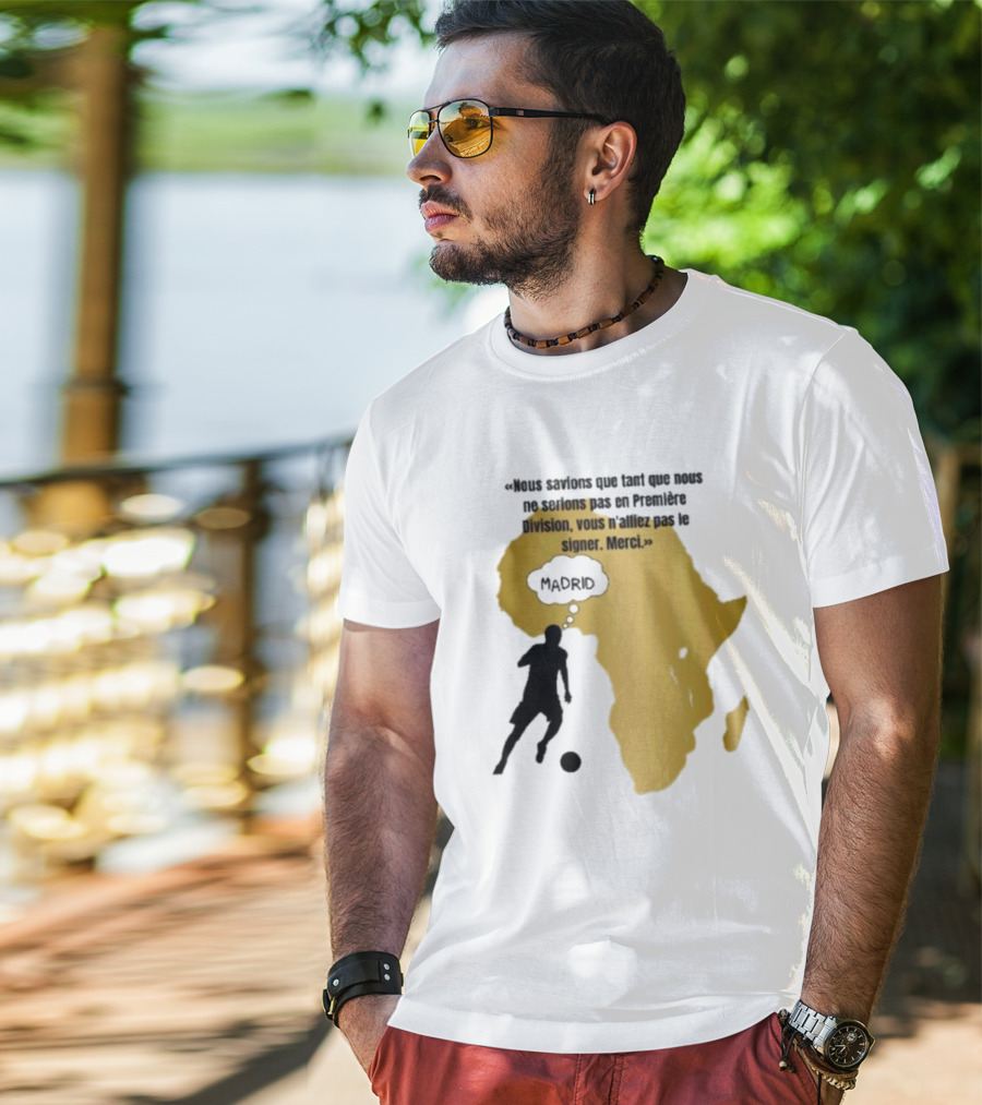Nous Savions Que Tant Que Nous Ne Serions Pas En Première Division Carte Afrique Silhouette Footballeur Madrid T-Shirt