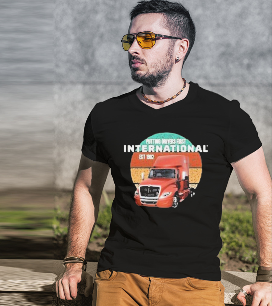 PUTTING DRIVERS FIRST INTERNATIONAL EST 1902 TRUCK DRIVER APPRECIATION T-Shirt