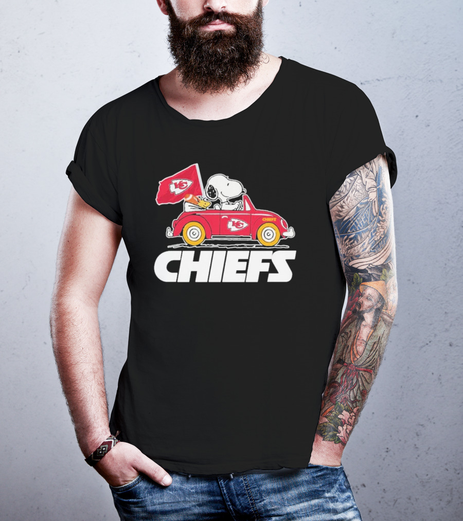 Snoopy Kansas City Chiefs Car With Flag T-Shirt