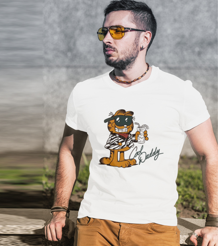 Garfield Cool Daddy Sunglasses Drink T-Shirt