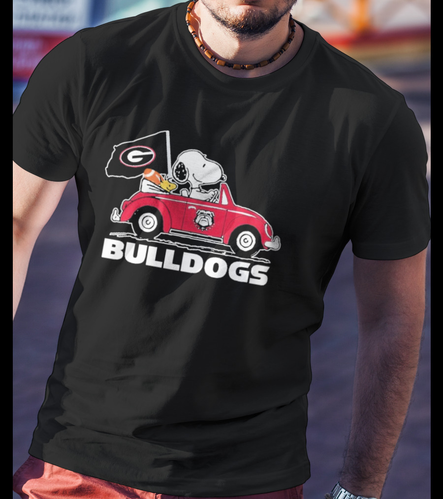 Snoopy And Woodstock Driving Georgia Bulldogs Car With Flag T-Shirt