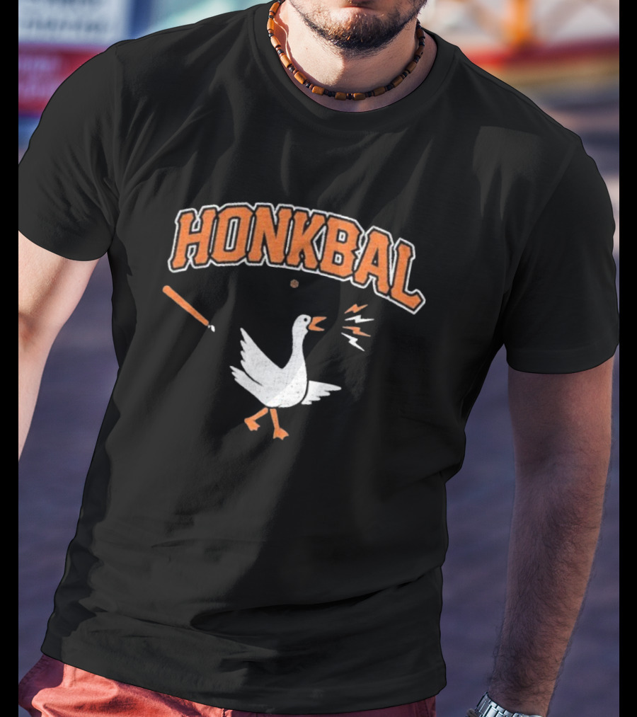 Honkbal Goose With Baseball Bat And Ball T-Shirt