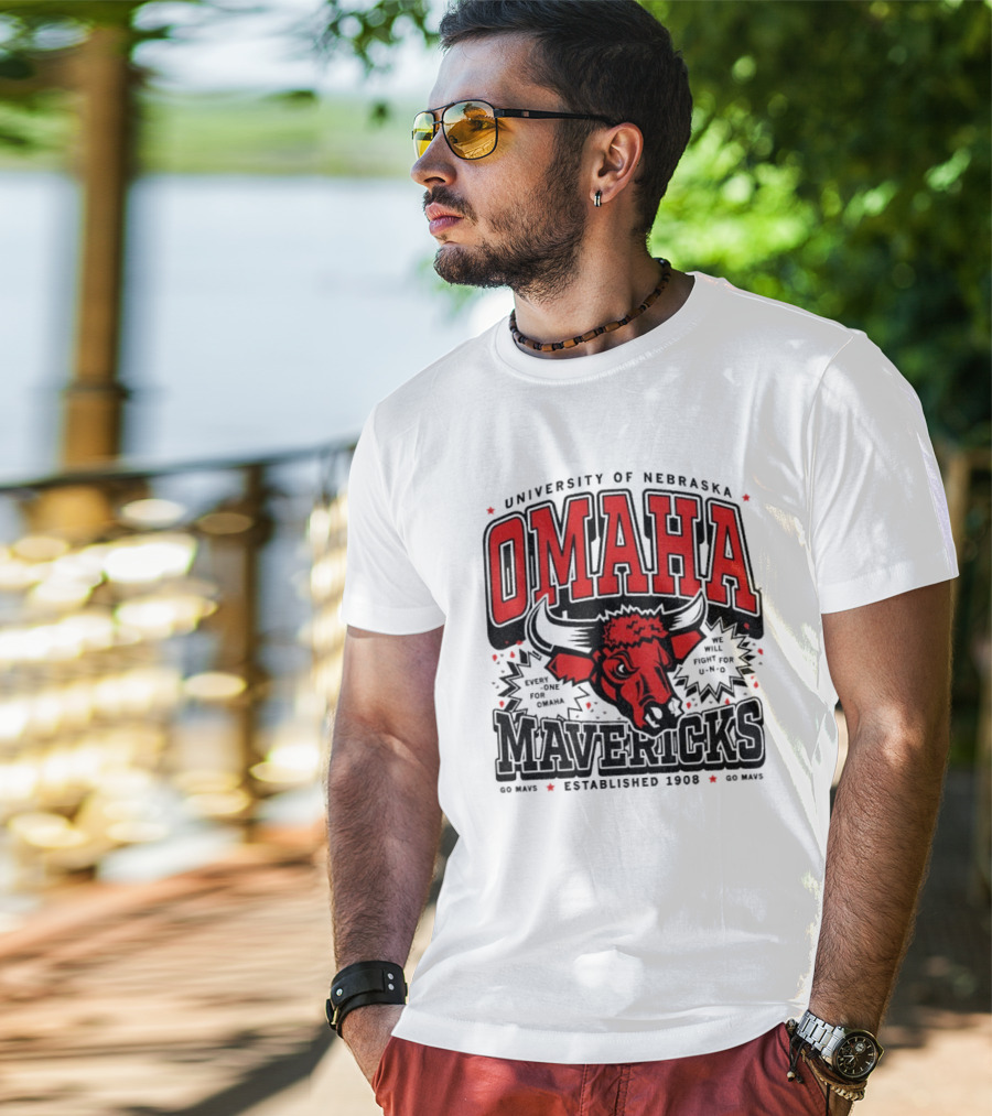 Omaha Mavericks Max Collegiate Bull Symbol With Stars T-Shirt