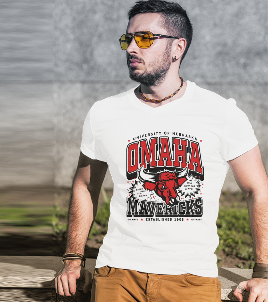 Omaha Mavericks Max Collegiate Bull Symbol With Stars T-Shirt