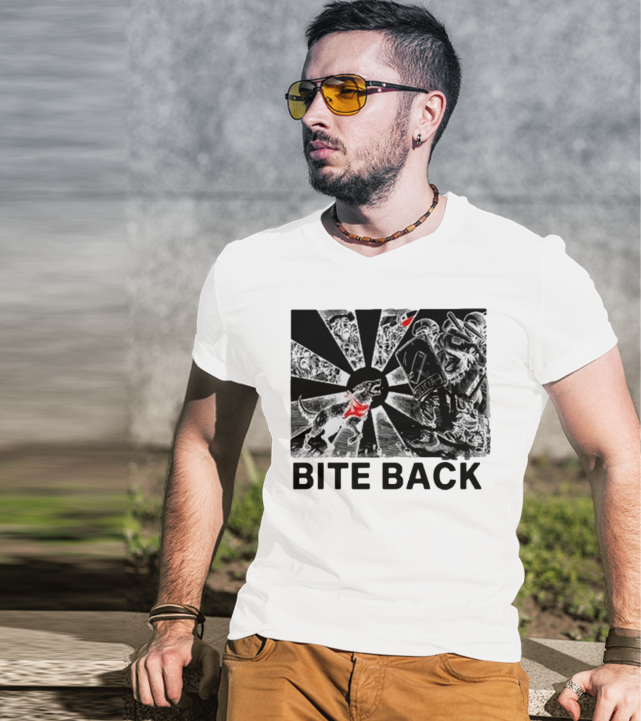 "Bite Back Punkwithacamera Dog Confronts Riot Police" T-Shirt