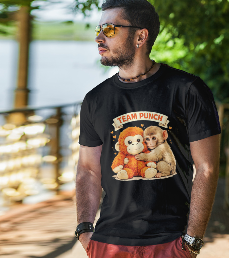Team Punch Cute Baby Monkey Hugging Orange Plush Toy Charming Japanese Style Hearts T-Shirt
