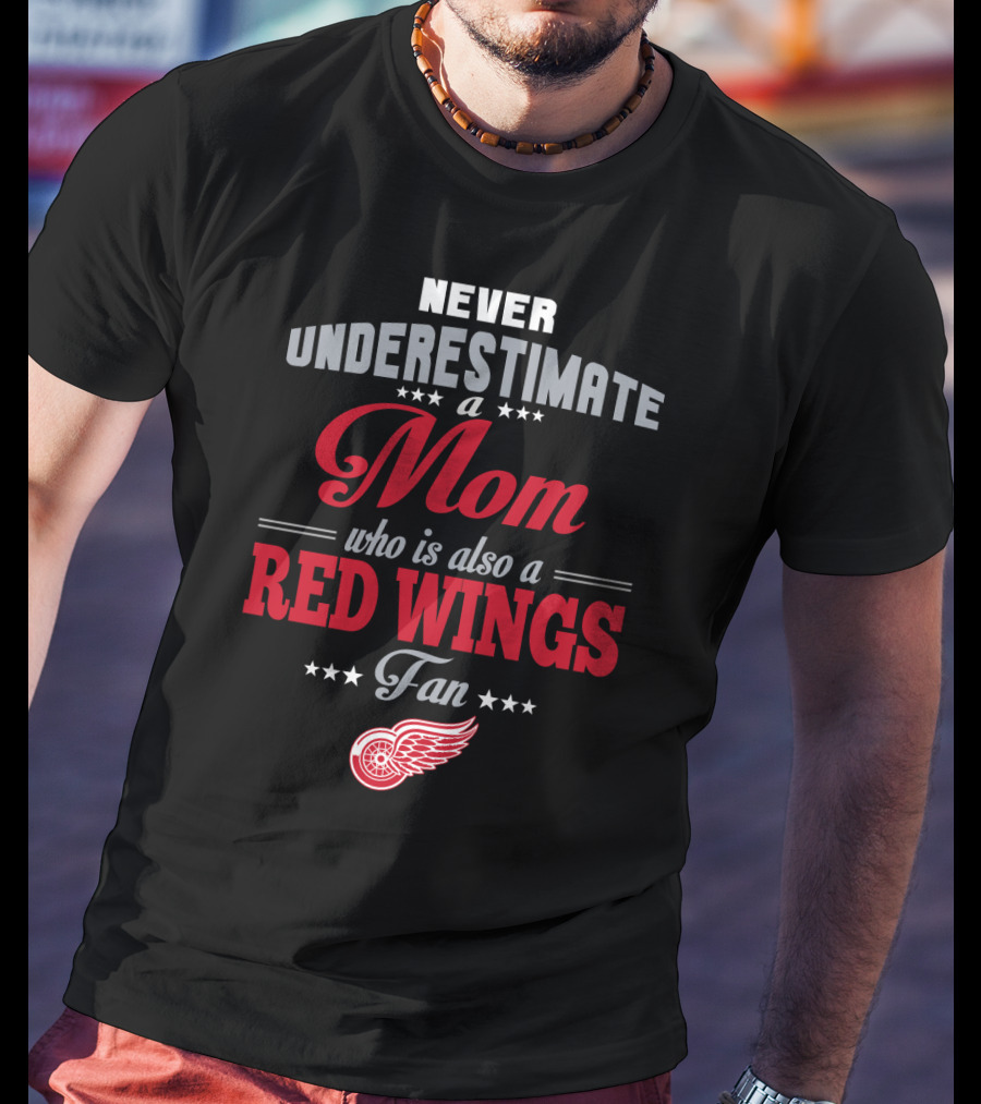 Never Underestimate A Mom Who Is Also A Red Wings Fan Detroit Red Wings T-Shirt