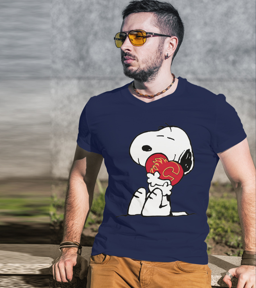 Snoopy Holding Calgary Flames T-Shirt