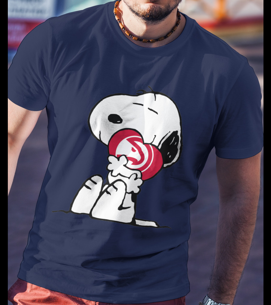 Atlanta Hawks Snoopy Hugging T-Shirt
